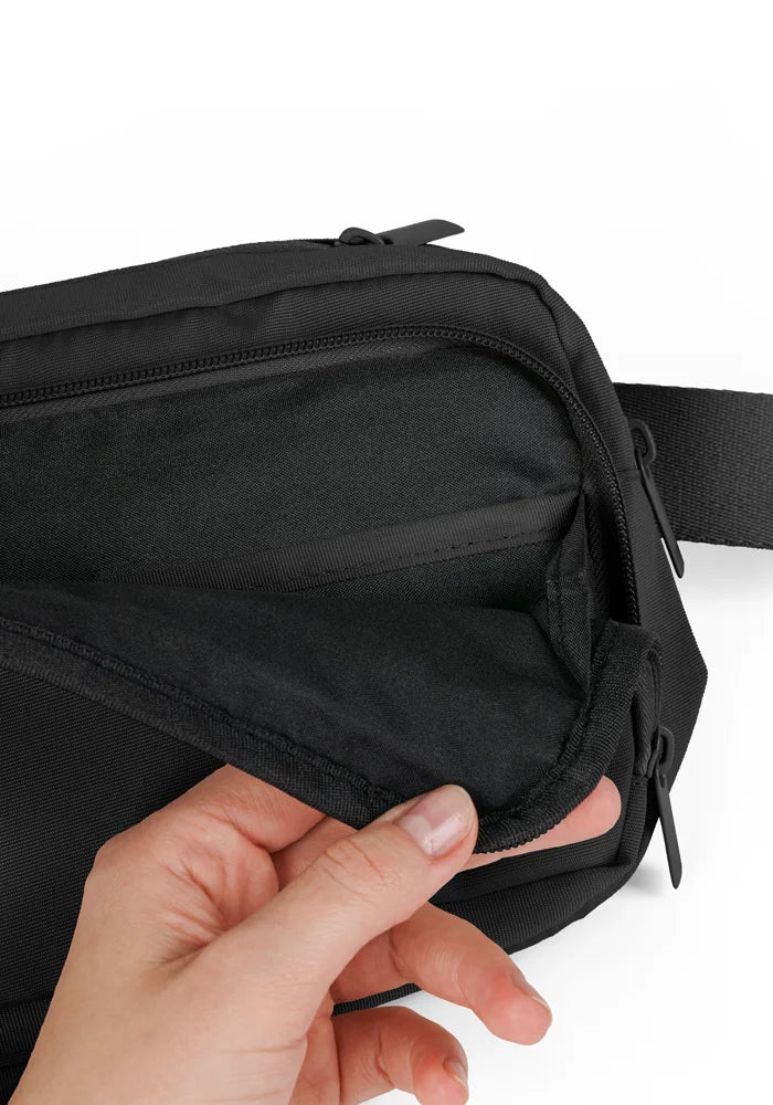 Refined Golden Urban Crossbody Bag – Black