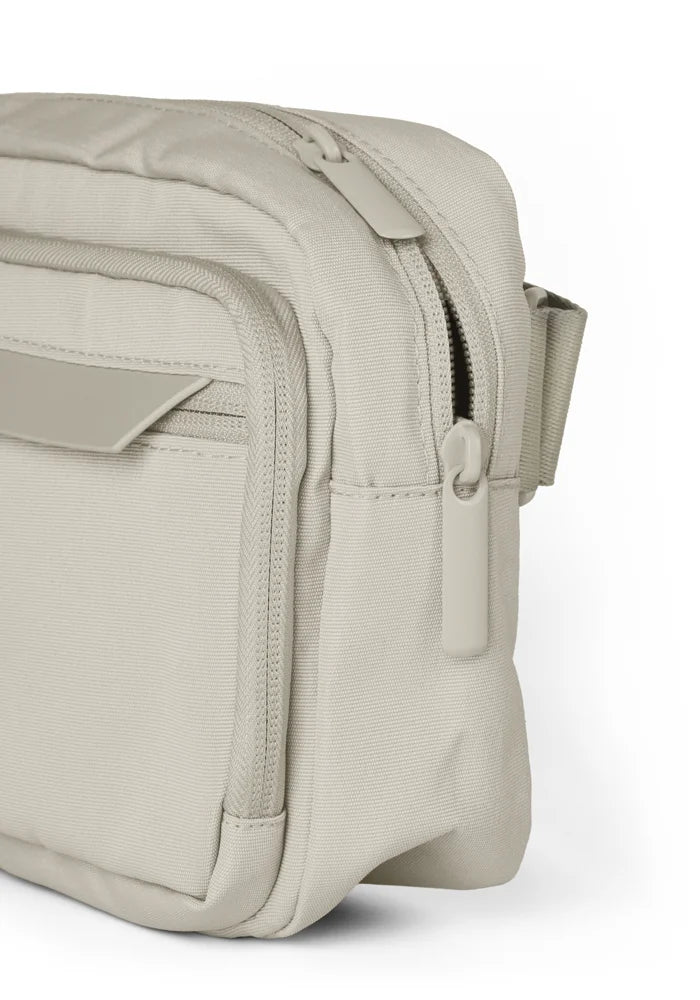 Refined Golden Urban Crossbody Bag – Beige