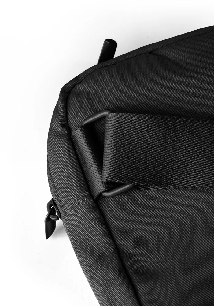 Refined Golden Urban Crossbody Bag – Black